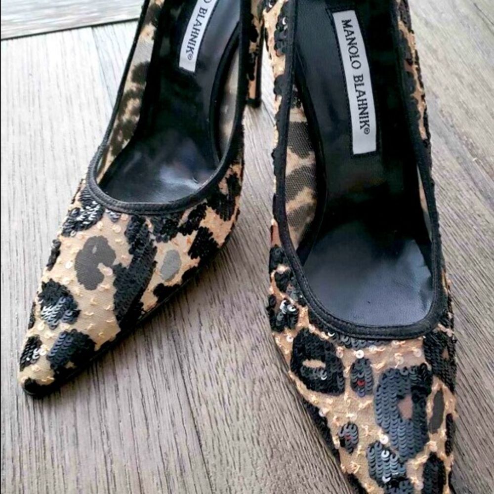 MANOLO BLAHNIK Black&Gold Sequin Lace Pointy Pump